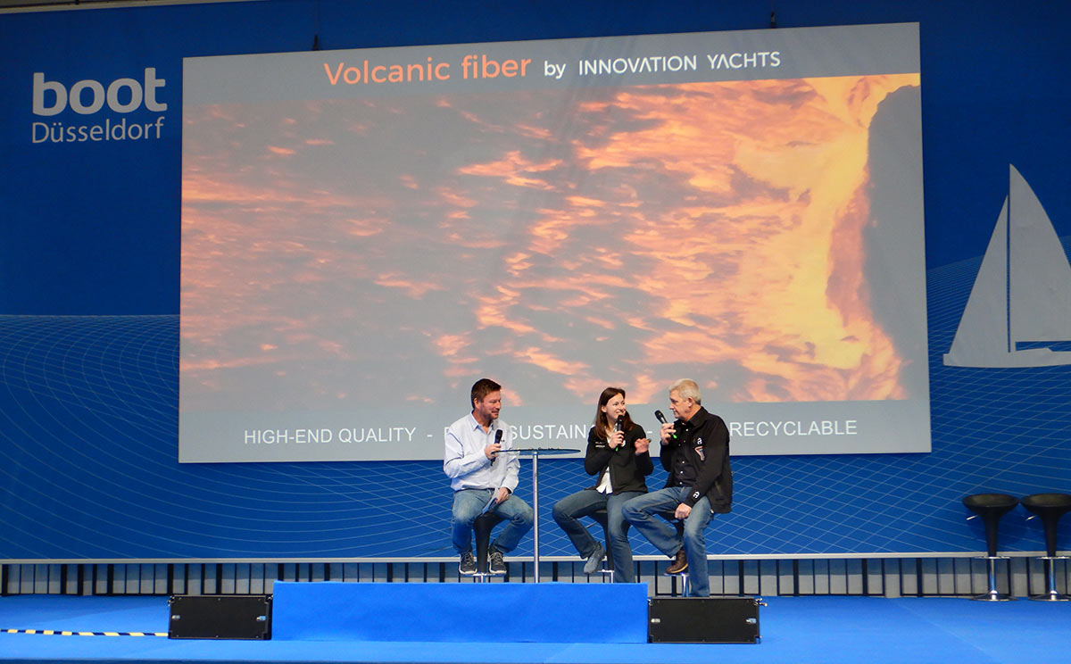 Marion and Norbert on stage of the boot Düsseldorf together with Andreas