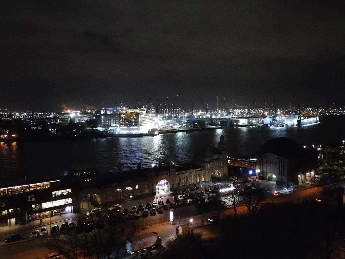 Hamburg harbour and landing bridges at night