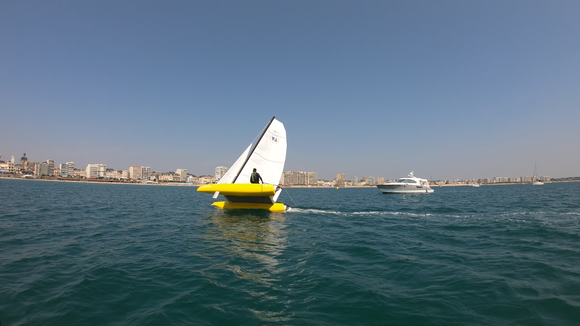 Volcat16 heeling toward Les Sables d'Olonne behind