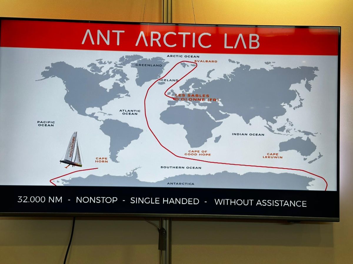 Die Karte der Route für das Ant Arctic Lab wird auf einem Bildschirm angezeigt.