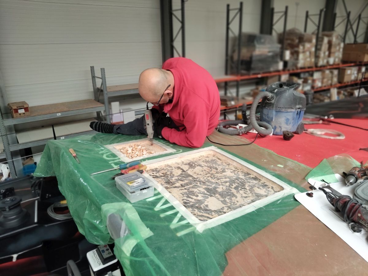 Edouard, crew member, is drilling on the deckhouse, where the two antennas will be implemented.