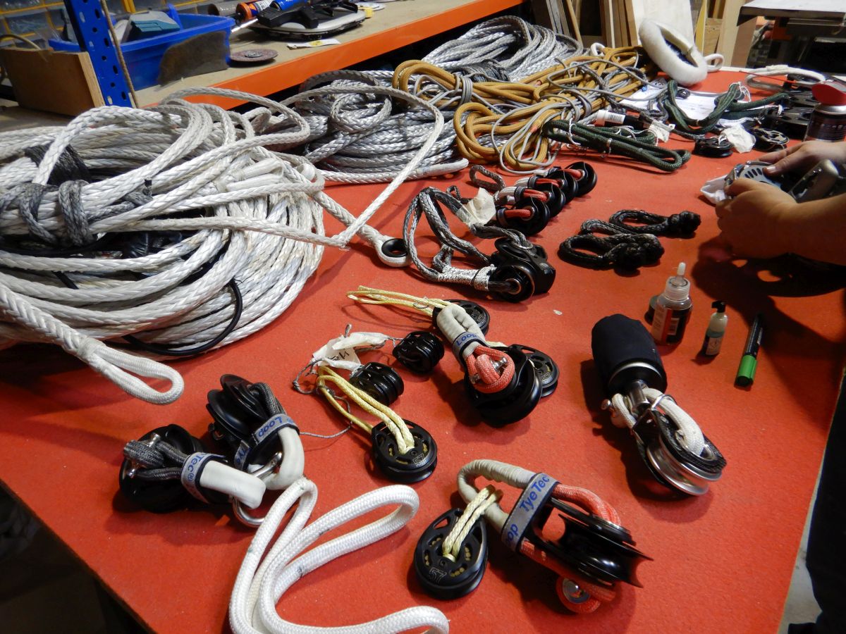 A lot of blocks with ropes organized on a table - ANT ARCTIC LAB